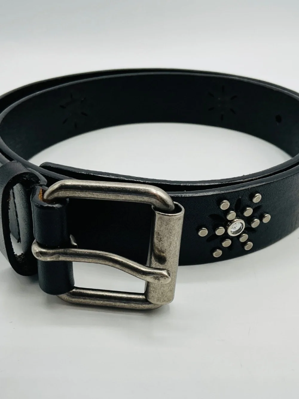VTG Leather Belt Size M Women's Nine West Black Starburst Rhinestones Cut Outs